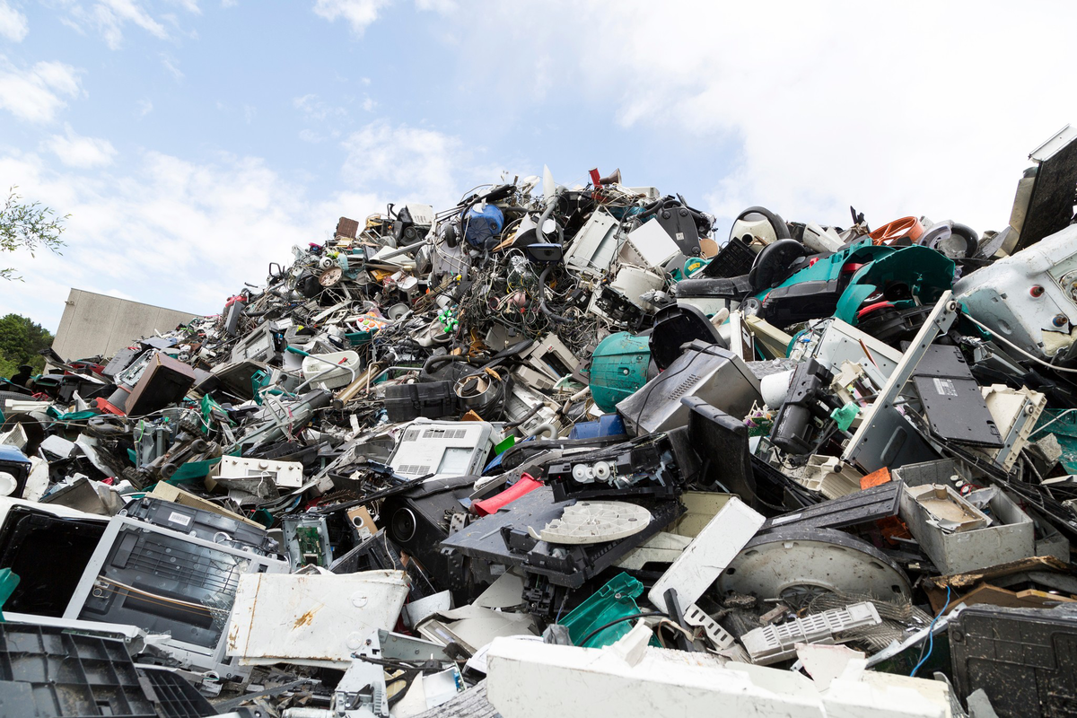 What Consumers Can Do With Electronics Rather Than Cause E-Waste: Smart Solutions