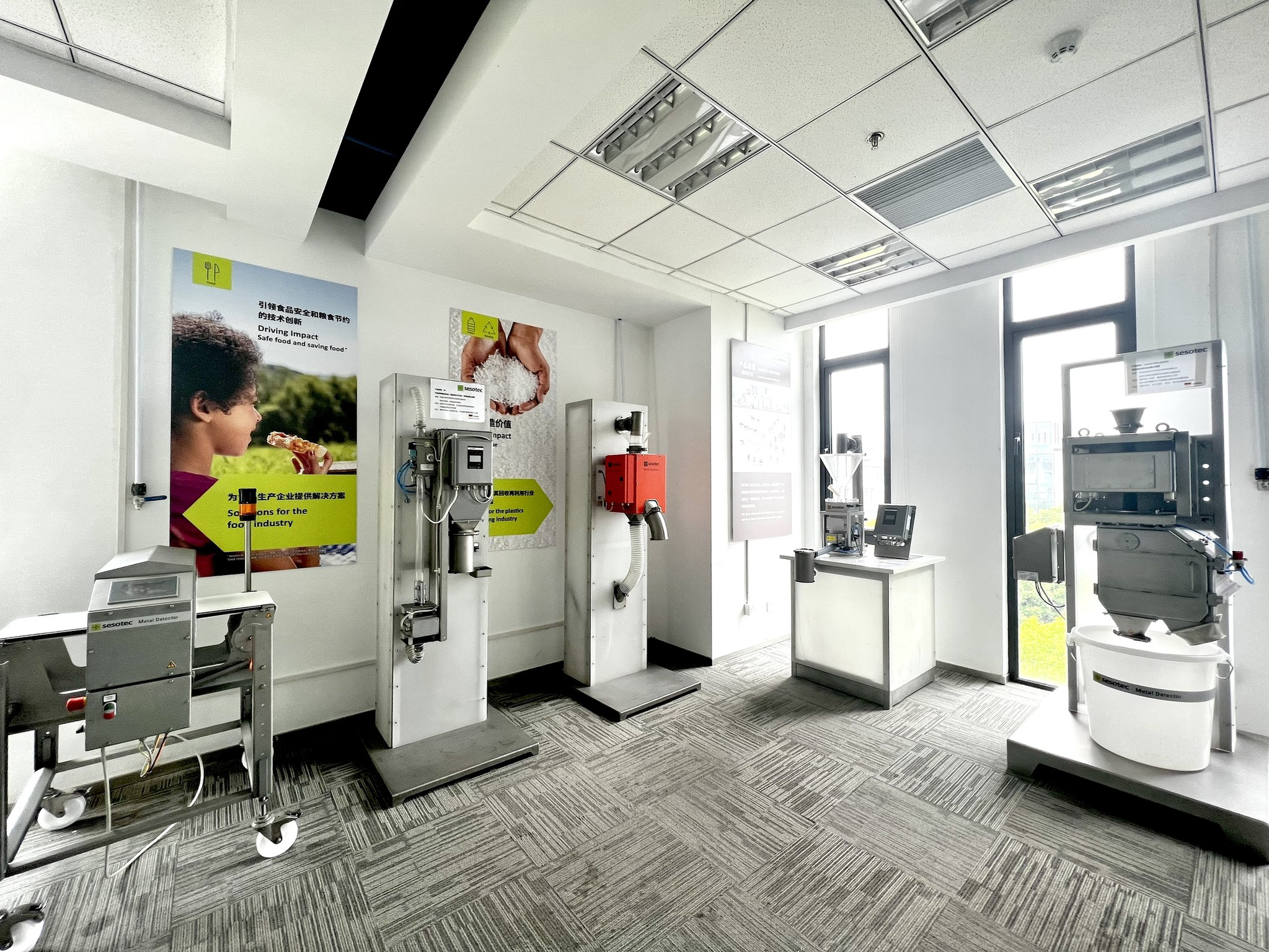 Showroom Shanghai - Hands-On Product Inspection - Sesotec GmbH